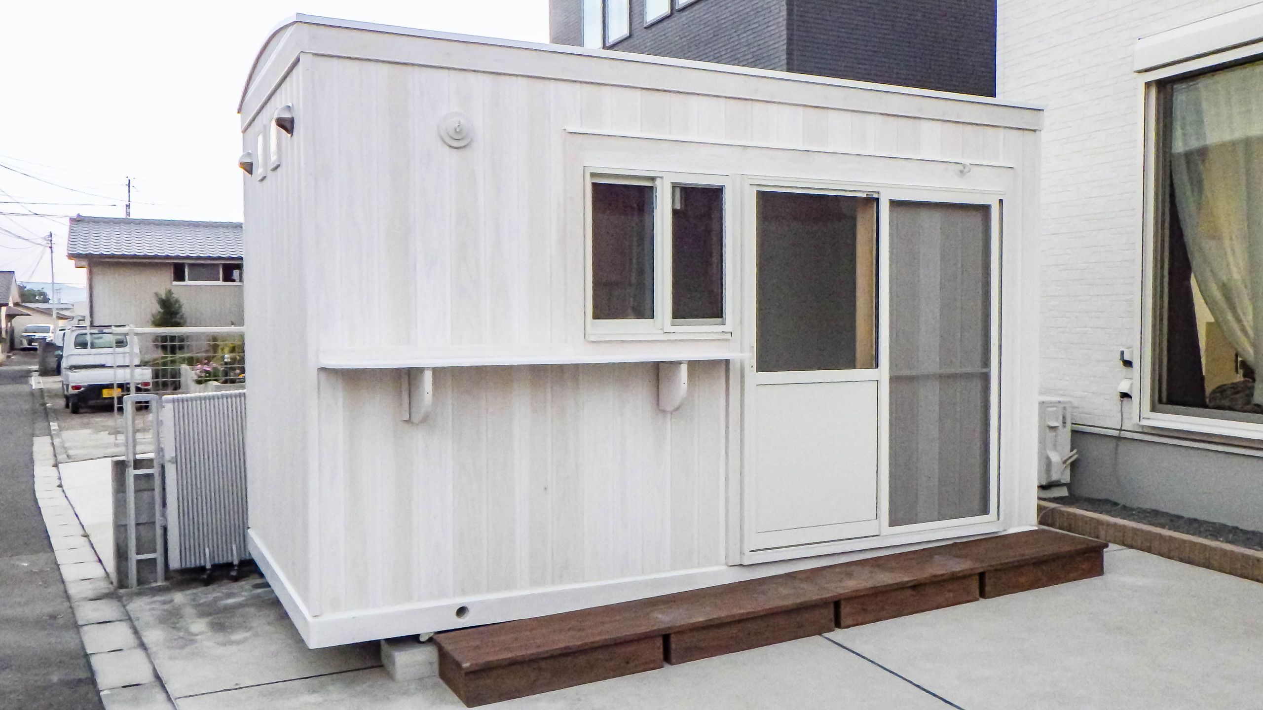 設置完了後のユニットハウス外観